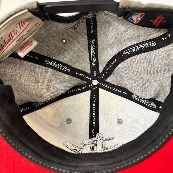Mitchell & Ness Houston Rockets Hardwood Classics Snapback Hat Grey/Black - Picture 9 of 9